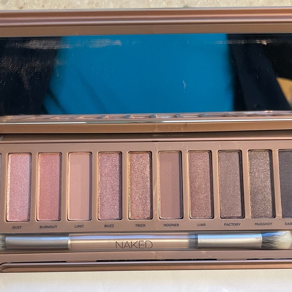 Naked3 urban decay eyeshadow palette